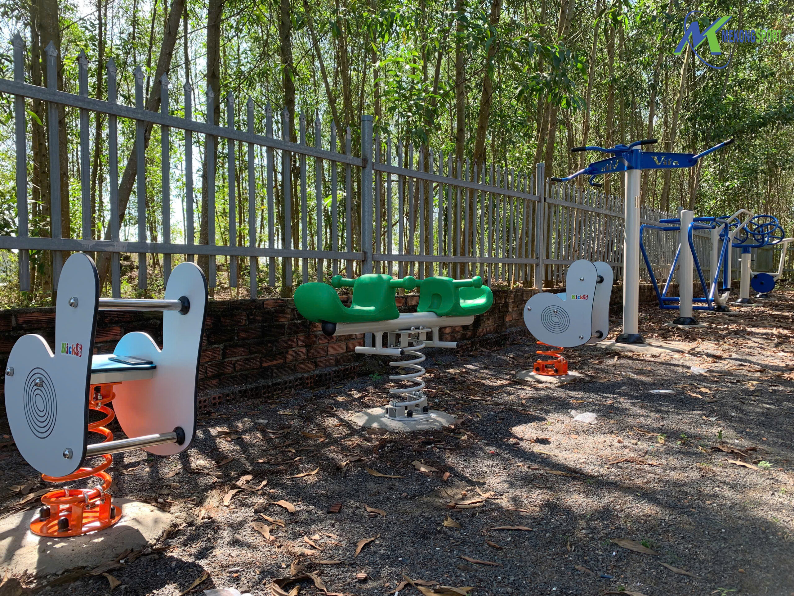 ĐỒNG NAI - GẦN 500 BỘ DỤNG CỤ TẬP THỂ DỤC CHO NGƯỜI LỚN VÀ TRÒ CHƠI TRẺ EM ĐƯỢC LẮP ĐẶT TẠI 90 ĐỊA ĐIỂM TRÊN ĐỊA BÀN HUYỆN VĨNH CỬU. 9 4 scaled