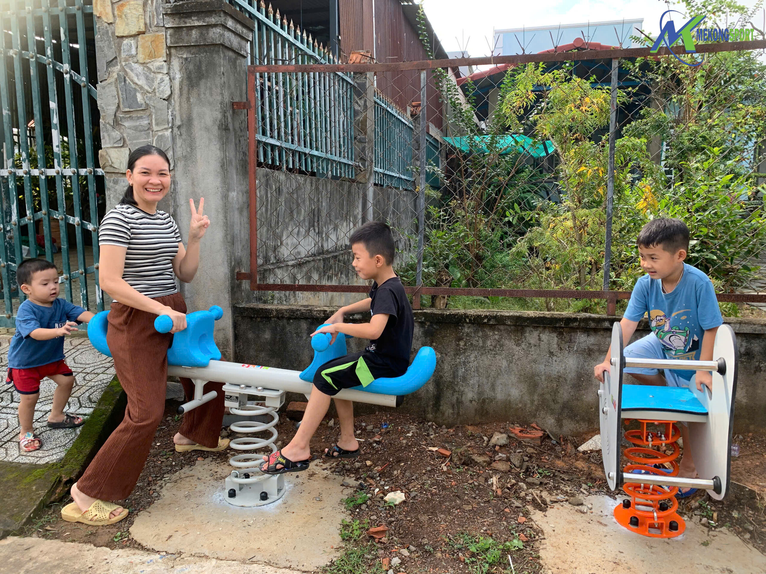 ĐỒNG NAI - GẦN 500 BỘ DỤNG CỤ TẬP THỂ DỤC CHO NGƯỜI LỚN VÀ TRÒ CHƠI TRẺ EM ĐƯỢC LẮP ĐẶT TẠI 90 ĐỊA ĐIỂM TRÊN ĐỊA BÀN HUYỆN VĨNH CỬU. 15 adasd scaled