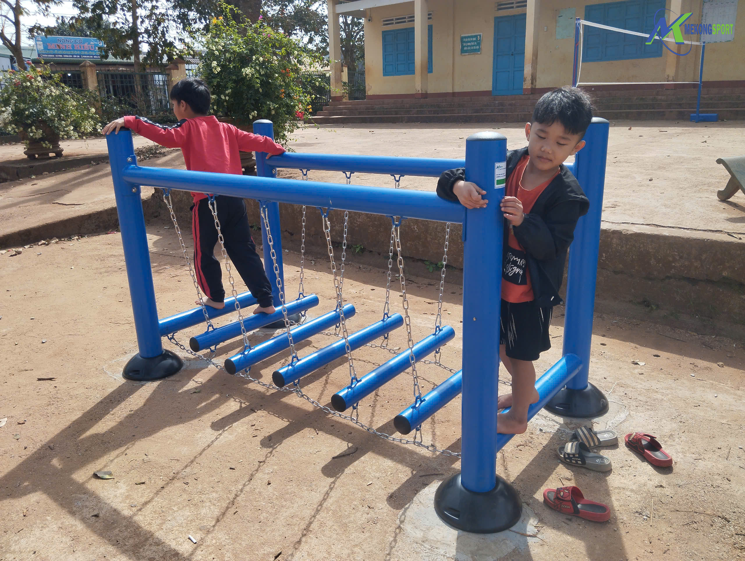 HÀNH TRÌNH CÙNG SAIGON CO.OP (CHUỖI SIÊU THỊ CO.OP MART) ĐƯA DỤNG CỤ THỂ THAO, TRÒ CHƠI TRẺ EM ĐẾN VỚI 13 TRƯỜNG HỌC TẠI 6 TỈNH THÀNH. 15 z6154194475603 046ae790373e9577e48bbe2a2e8985d4