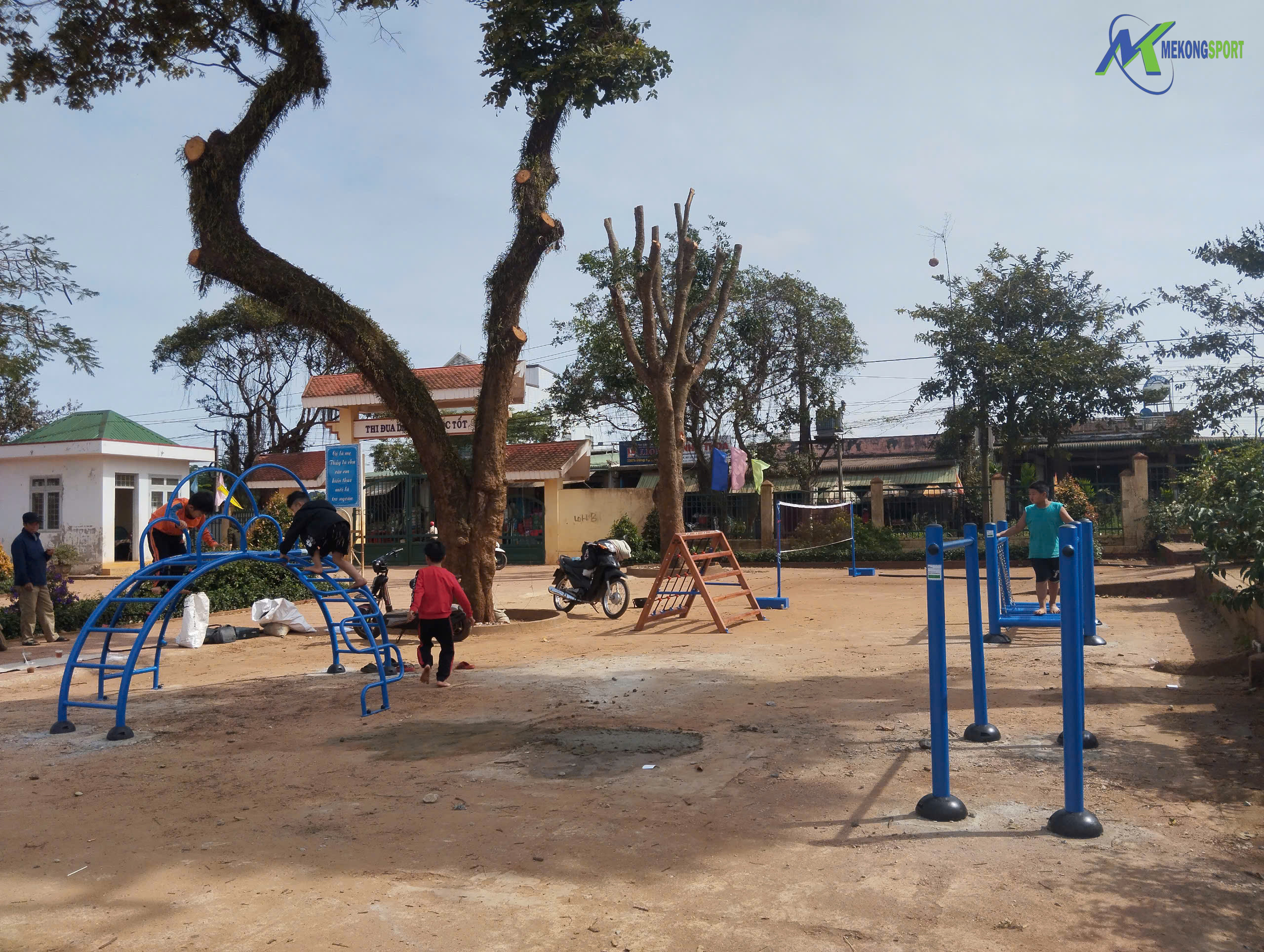 HÀNH TRÌNH CÙNG SAIGON CO.OP (CHUỖI SIÊU THỊ CO.OP MART) ĐƯA DỤNG CỤ THỂ THAO, TRÒ CHƠI TRẺ EM ĐẾN VỚI 13 TRƯỜNG HỌC TẠI 6 TỈNH THÀNH. 7 z6154194518132 9f2272eedb67df17a955ba4230c2c7cf