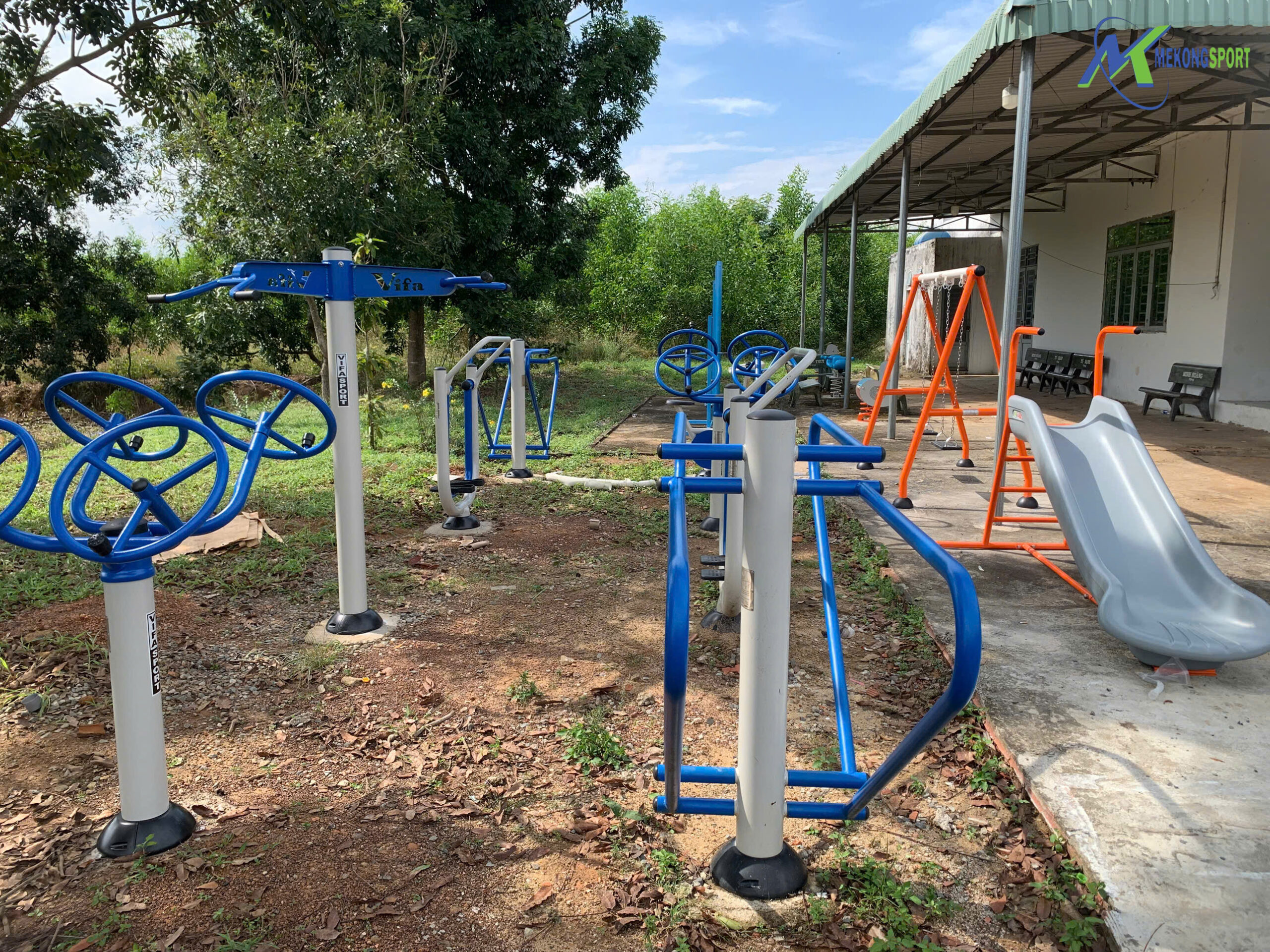 ĐỒNG NAI - GẦN 500 BỘ DỤNG CỤ TẬP THỂ DỤC CHO NGƯỜI LỚN VÀ TRÒ CHƠI TRẺ EM ĐƯỢC LẮP ĐẶT TẠI 90 ĐỊA ĐIỂM TRÊN ĐỊA BÀN HUYỆN VĨNH CỬU. 5 z6175106352062 aa82e66cd761eaa6f1ff78e478192c3c scaled