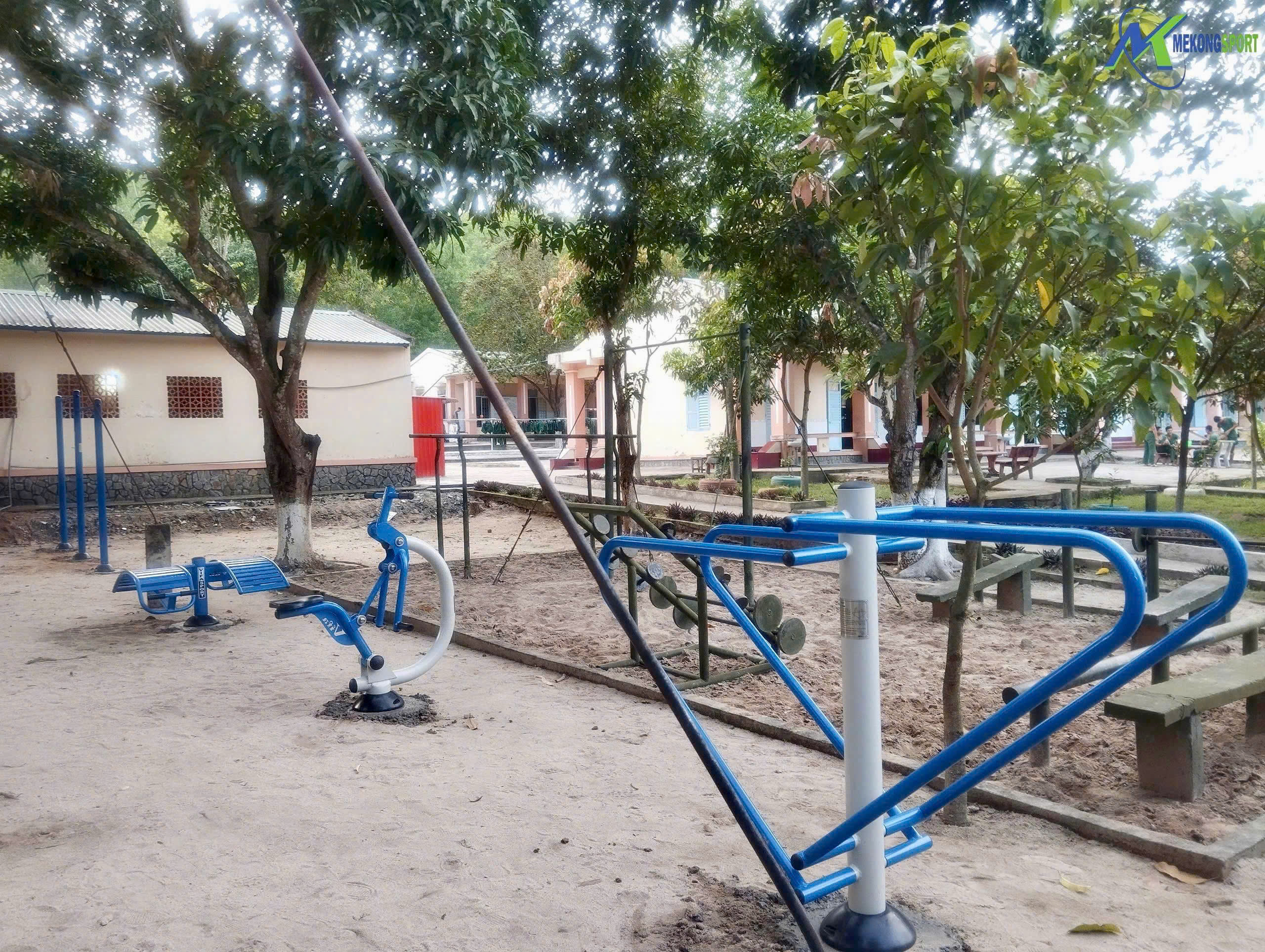 AN GIANG – DỤNG CỤ ĐƯỢC LẮP ĐẶT TẠI BAN CHỈ HUY QUÂN SỰ CÁC HUYỆN VÀ CÁC CÔNG VIÊN 3 AN GIANG – DUNG CU DUOC LAP DAT TAI BAN CHI HUY QUAN SU CAC HUYEN VA CAC CONG VIEN.3