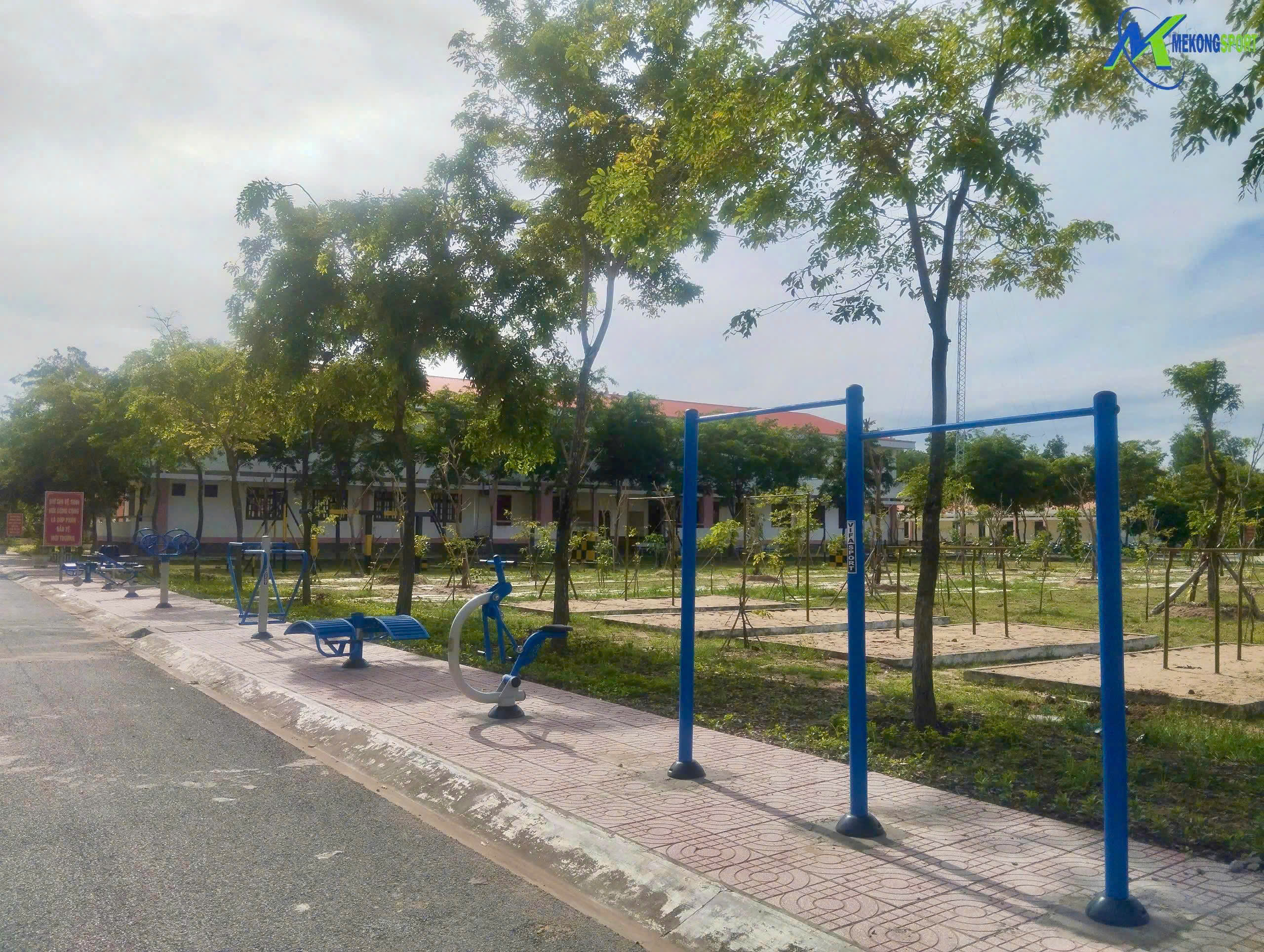 AN GIANG – DỤNG CỤ ĐƯỢC LẮP ĐẶT TẠI BAN CHỈ HUY QUÂN SỰ CÁC HUYỆN VÀ CÁC CÔNG VIÊN 5 AN GIANG – DUNG CU DUOC LAP DAT TAI BAN CHI HUY QUAN SU CAC HUYEN VA CAC CONG VIEN.5