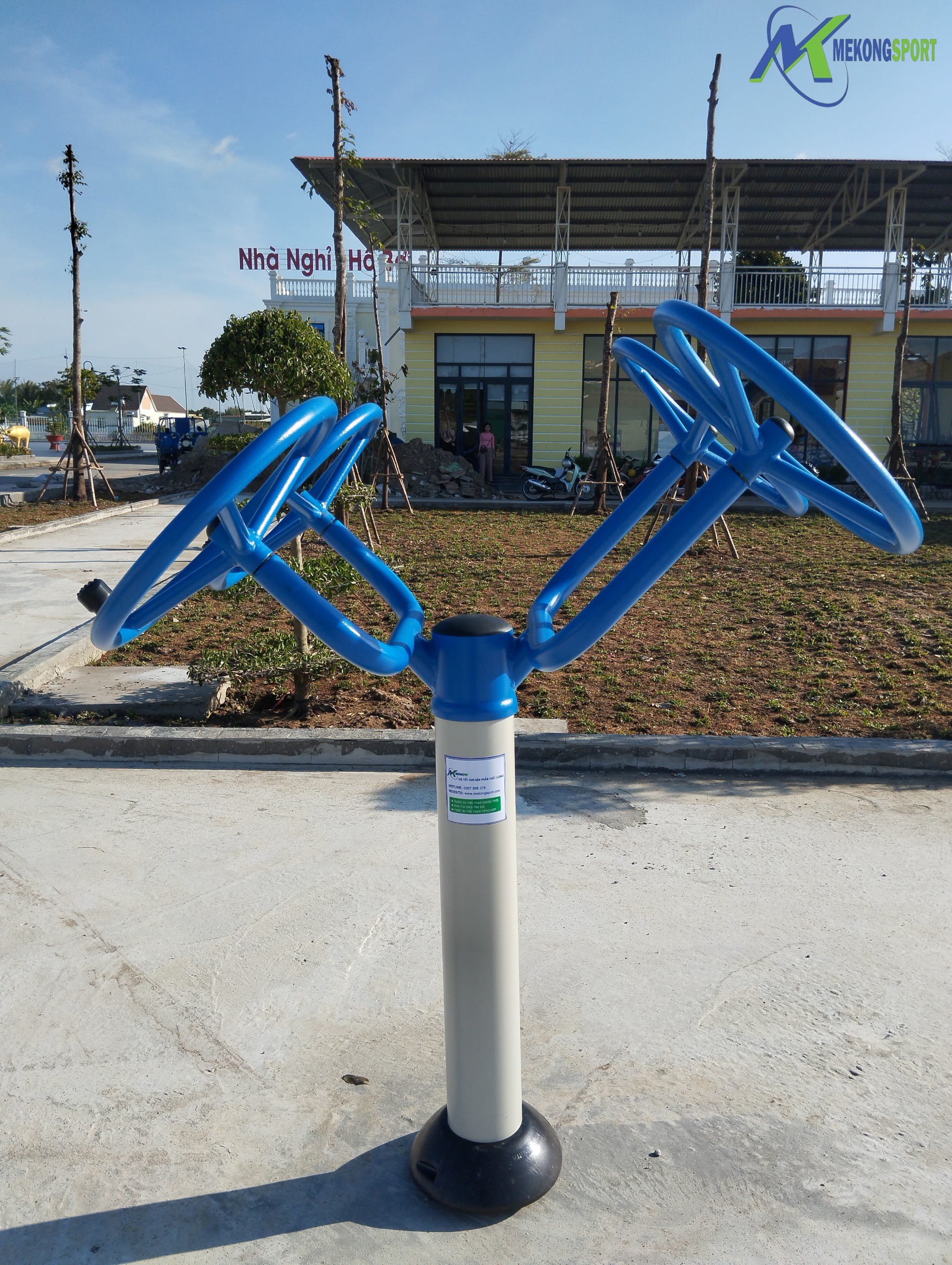 BAC LIEU – LAP DAT DUNG CU CONG VIEN TRUNG TAM HUYEN HOA BINH.mekongsport.13