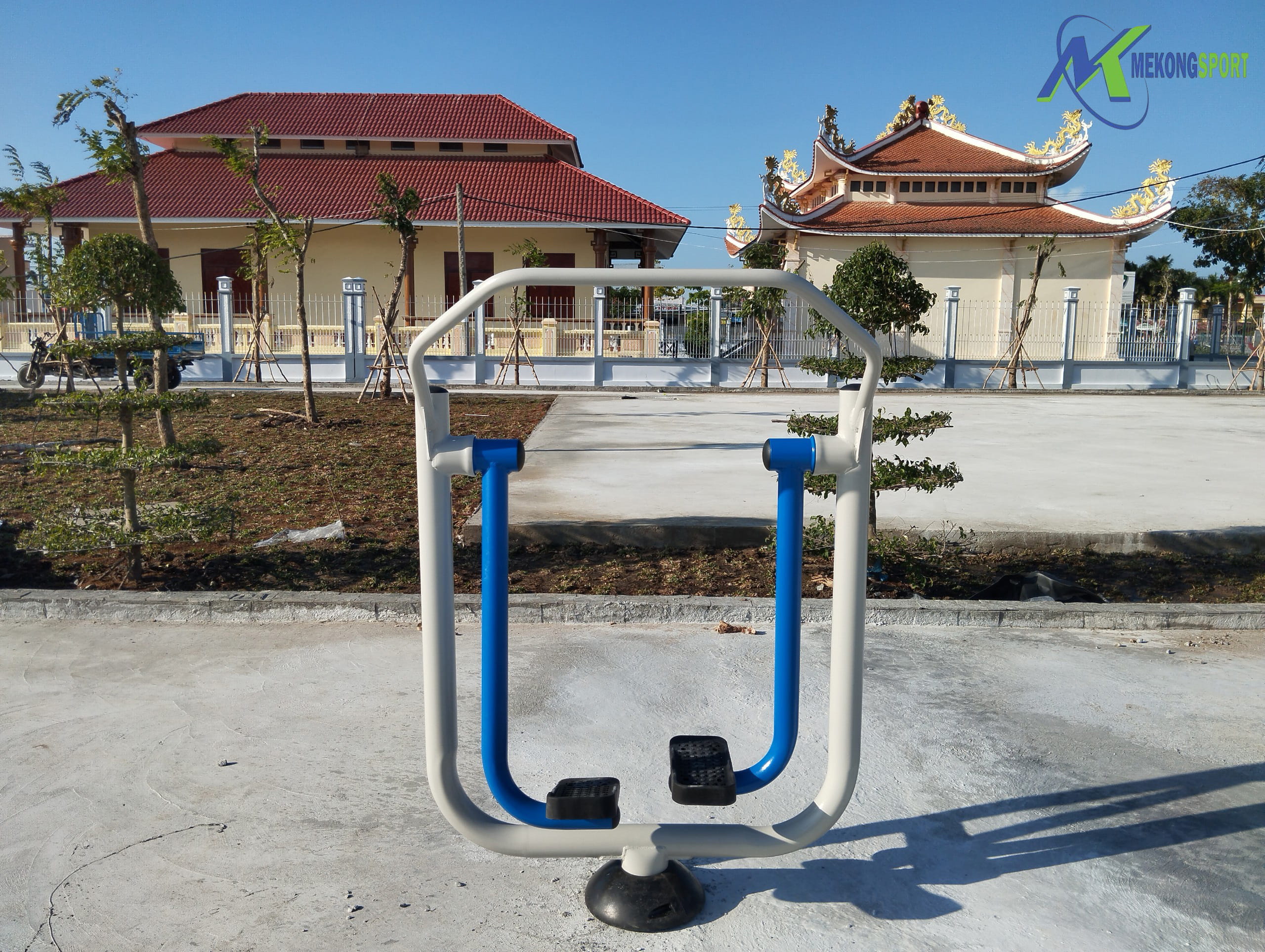 BAC LIEU – LAP DAT DUNG CU CONG VIEN TRUNG TAM HUYEN HOA BINH.mekongsport.14