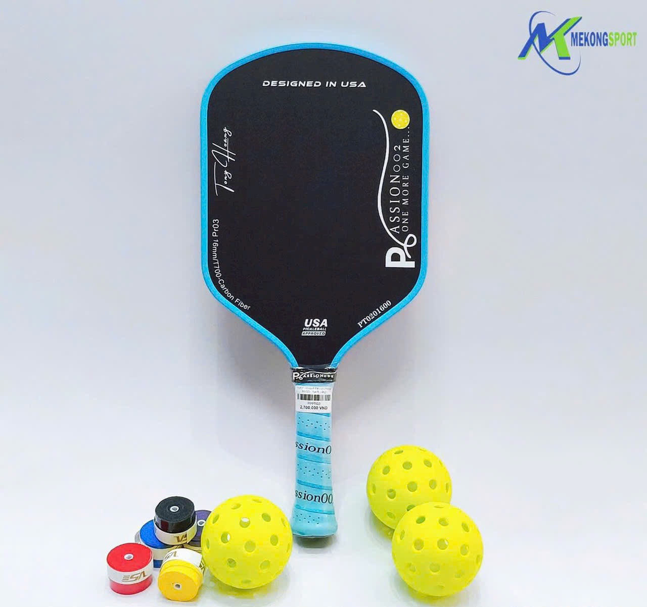 vợt pickleball và bóng nhựa đục lỗ