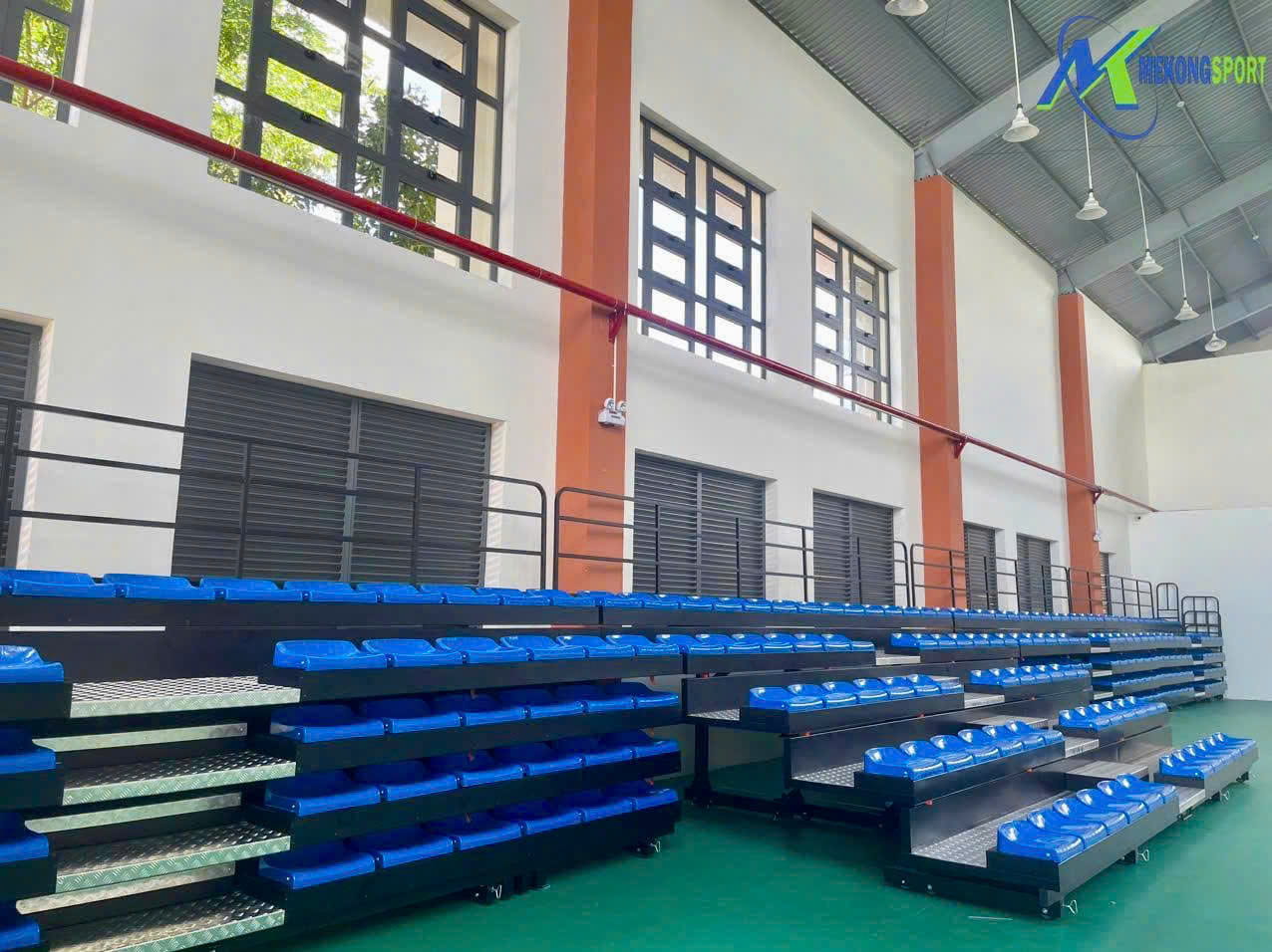 BINH CHANH – TP.HO CHI MINH KHAN DAI XEP 430 CHO NGOI LAP DAT TRONG NHA THI DAU.mekongsport.1
