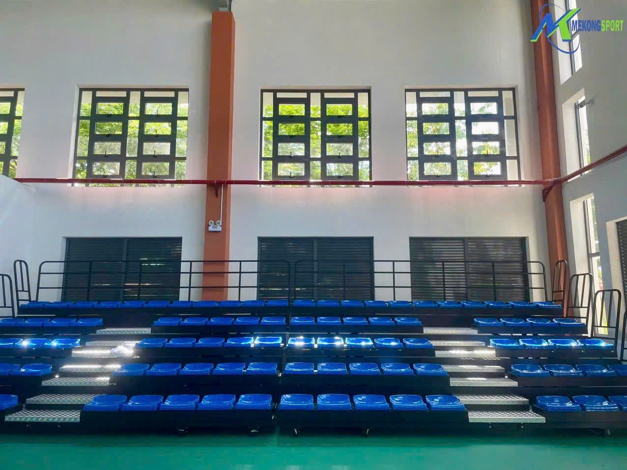 BINH CHANH – TP.HO CHI MINH KHAN DAI XEP 430 CHO NGOI LAP DAT TRONG NHA THI DAU.mekongsport.12