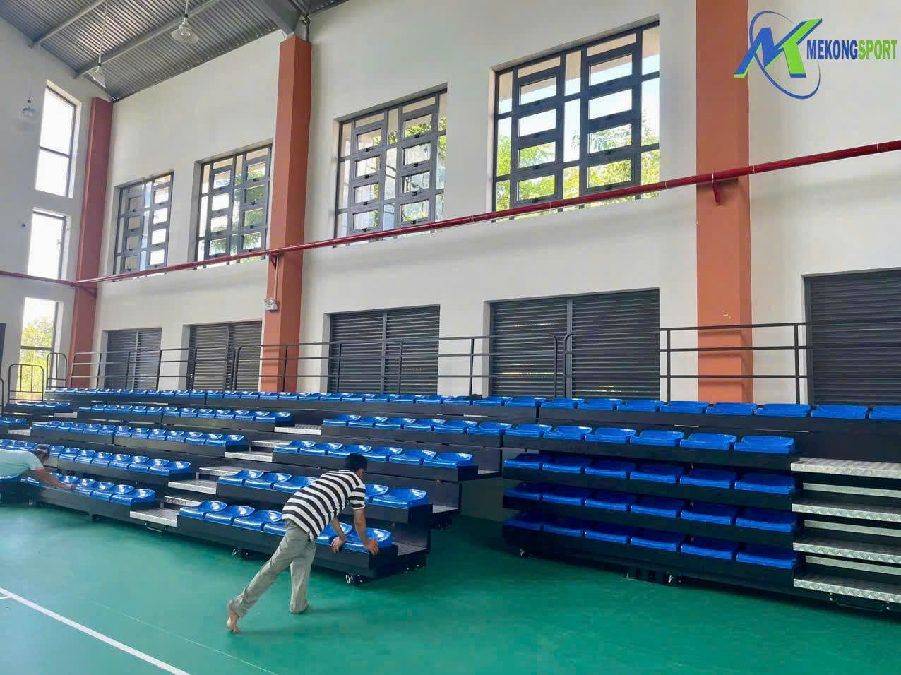 BINH CHANH – TP.HO CHI MINH KHAN DAI XEP 430 CHO NGOI LAP DAT TRONG NHA THI DAU.mekongsport.19