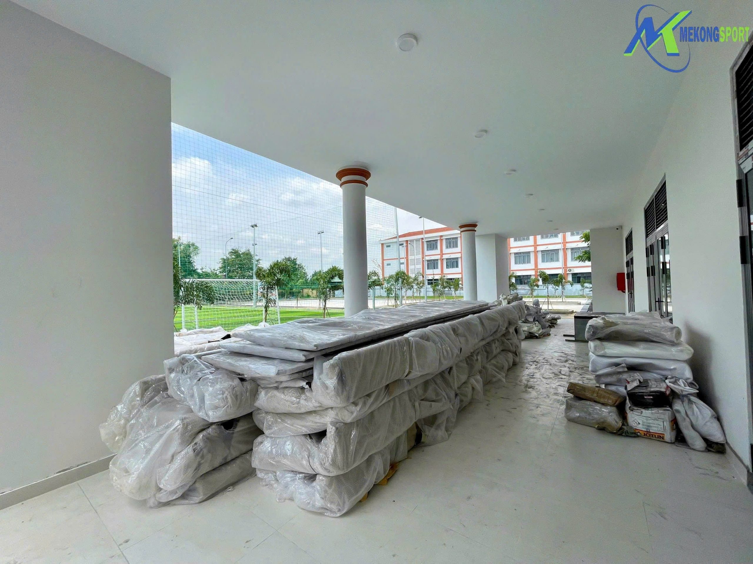 BINH CHANH – TP.HO CHI MINH KHAN DAI XEP 430 CHO NGOI LAP DAT TRONG NHA THI DAU.mekongsport.23 scaled
