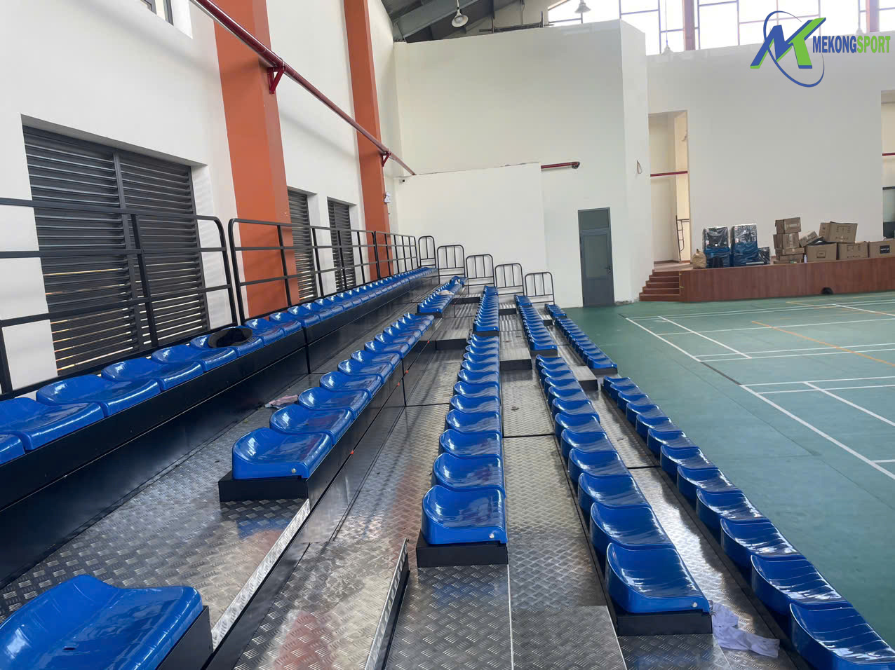 BINH CHANH – TP.HO CHI MINH KHAN DAI XEP 430 CHO NGOI LAP DAT TRONG NHA THI DAU.mekongsport.27