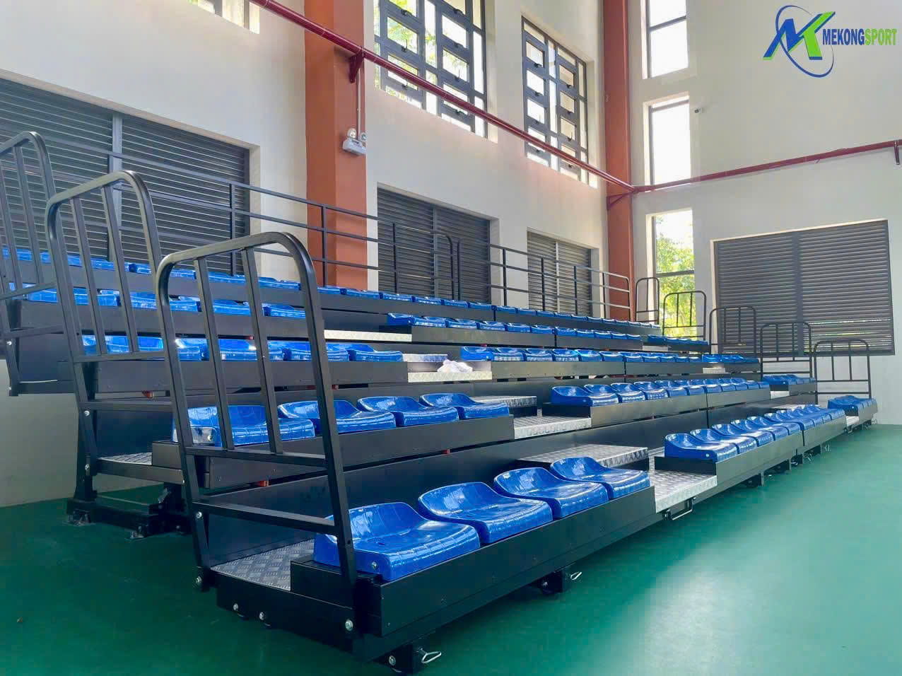 BINH CHANH – TP.HO CHI MINH KHAN DAI XEP 430 CHO NGOI LAP DAT TRONG NHA THI DAU.mekongsport.9