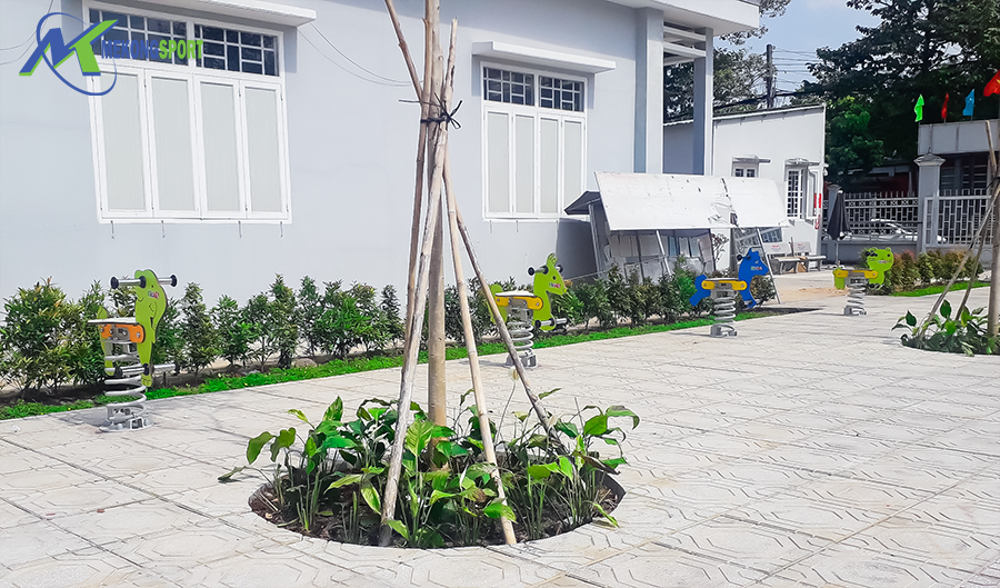 Bình Dương: Khu Phố Thành Phố Thủ Dầu Một Trang Bị Máy Tập Ngoài Trời Và Cụm Trò Chơi Trẻ Em Cho Người Dân 4 1cQE may tap cong vien3