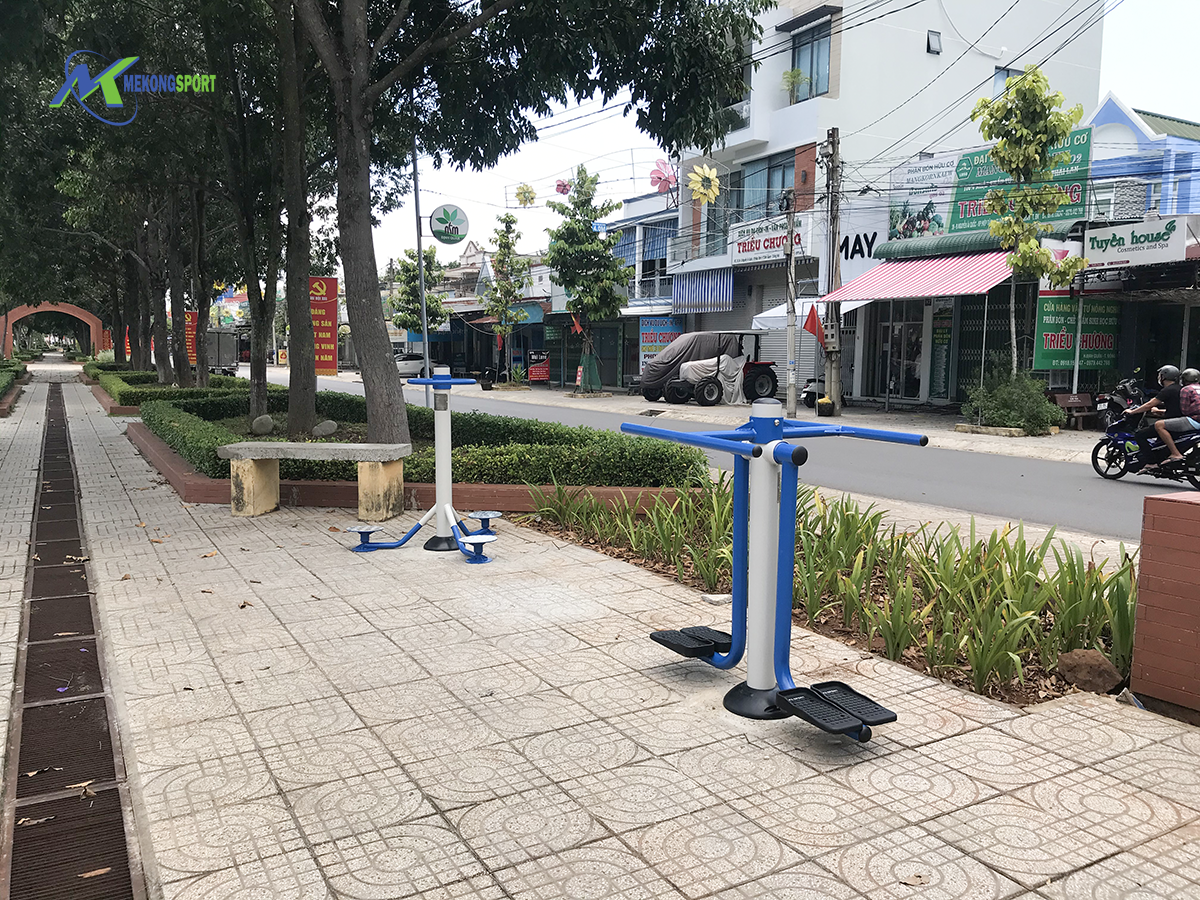 2HXQ thiet bi cong vien%209