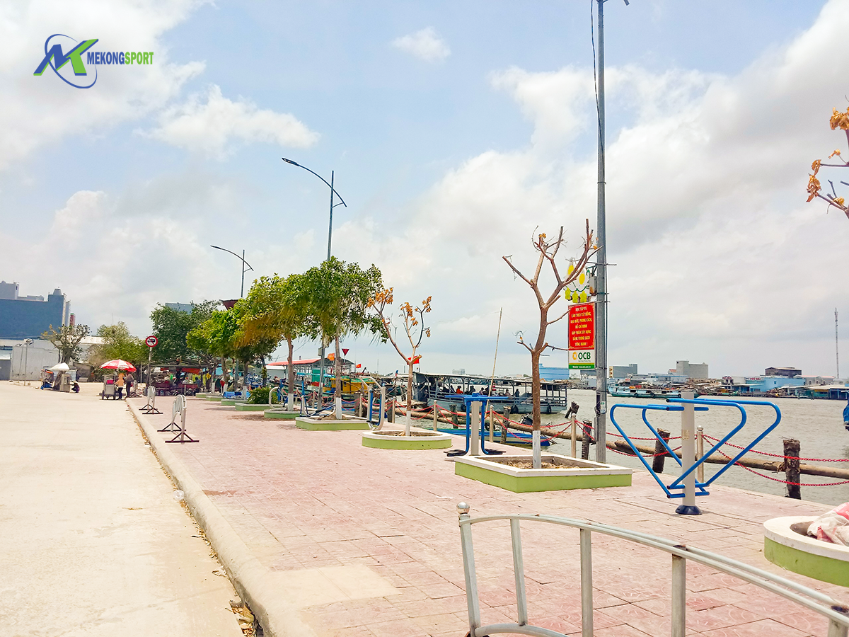 2UBR thiet bi the thao ngoai troi%202