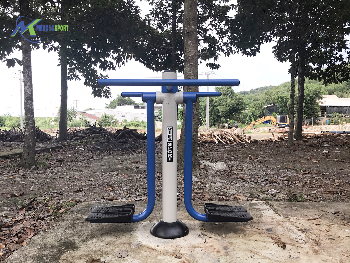 2ZBe may tap cong vien%202