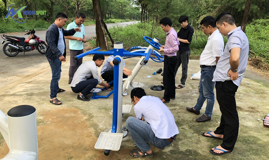 3jZu thiet bi the thao cong vien 3