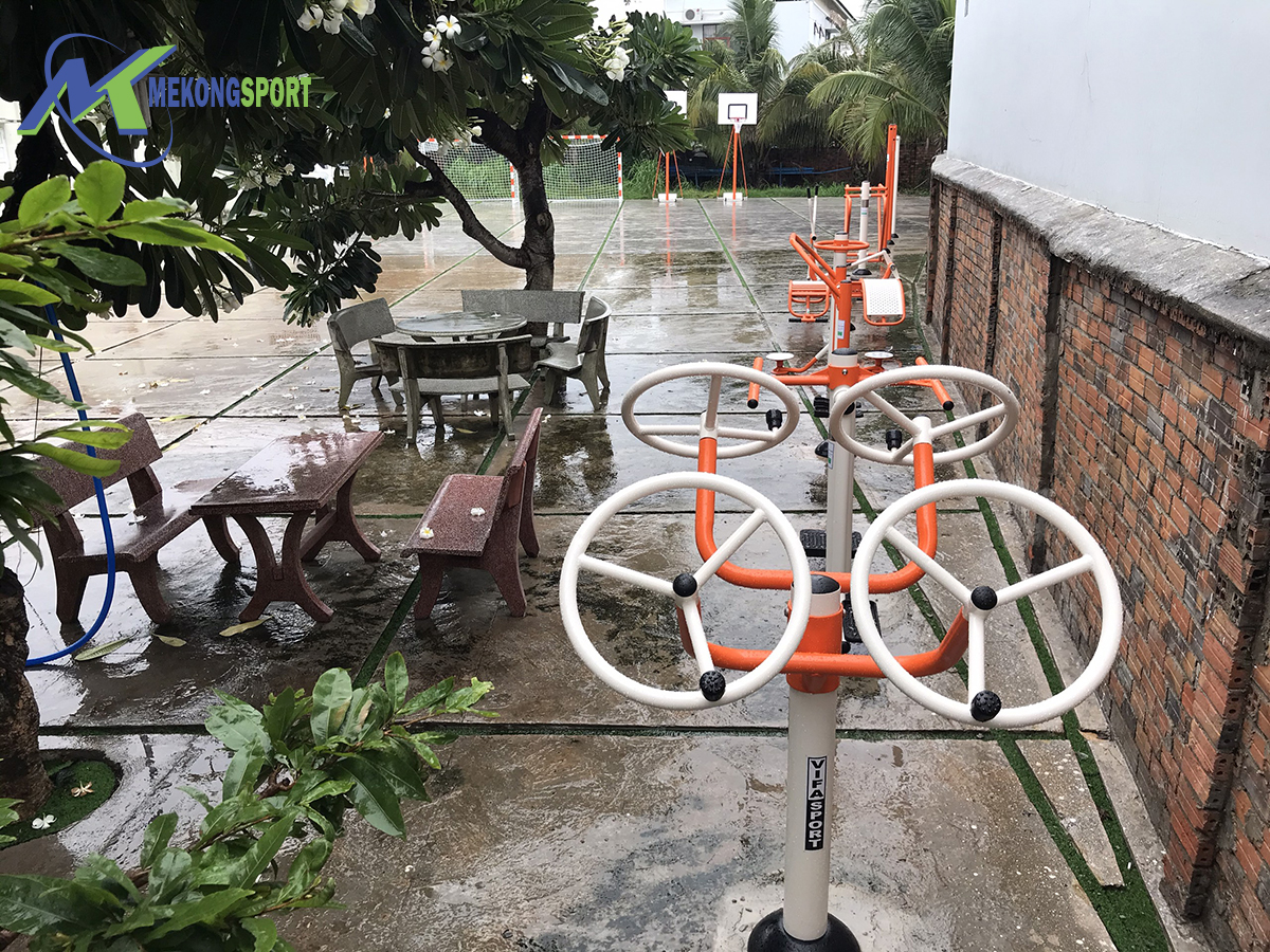 59rK may tap the duc ngoai troi%201