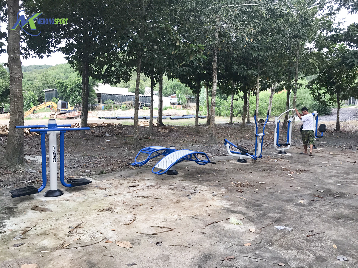 5FOe may tap cong vien%203