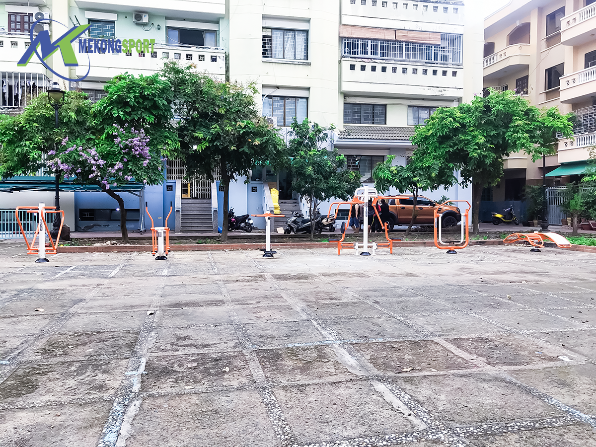 7IEF may tap the thao ngoai troi%207