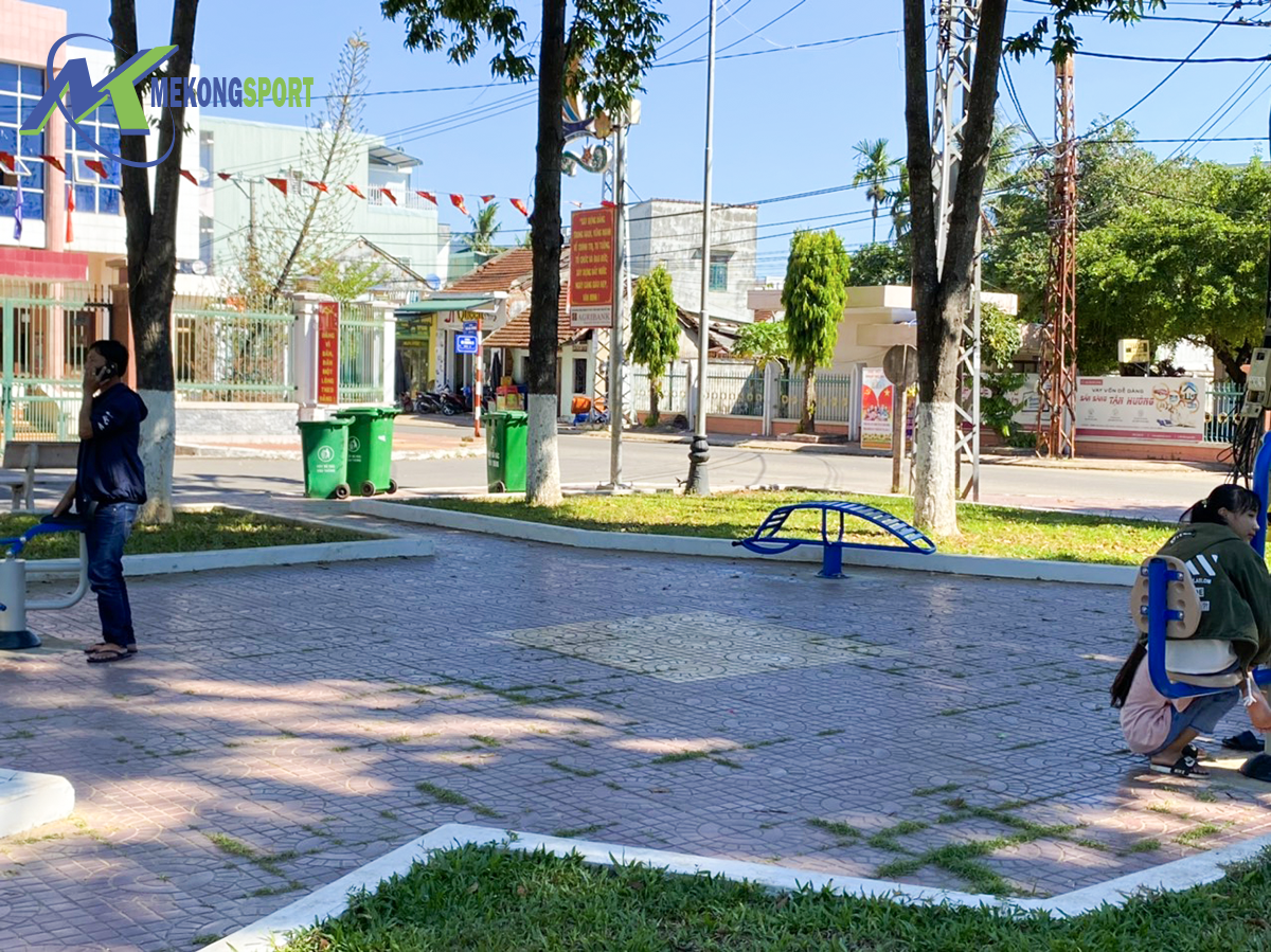 Bình Định: Công Viên Thị Xã An Nhơn Tươi Trẻ Hơn Với Cụm Máy Tập Ngoài Trời 2 Bu23 dung cu the thao ngoai troi%204