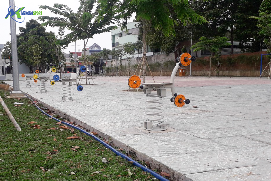 CENg cum tro choi tre em%205