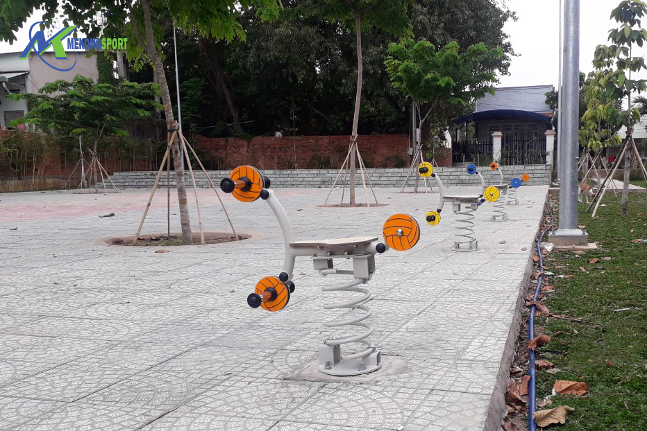 FVh7 cum tro choi tre em%202