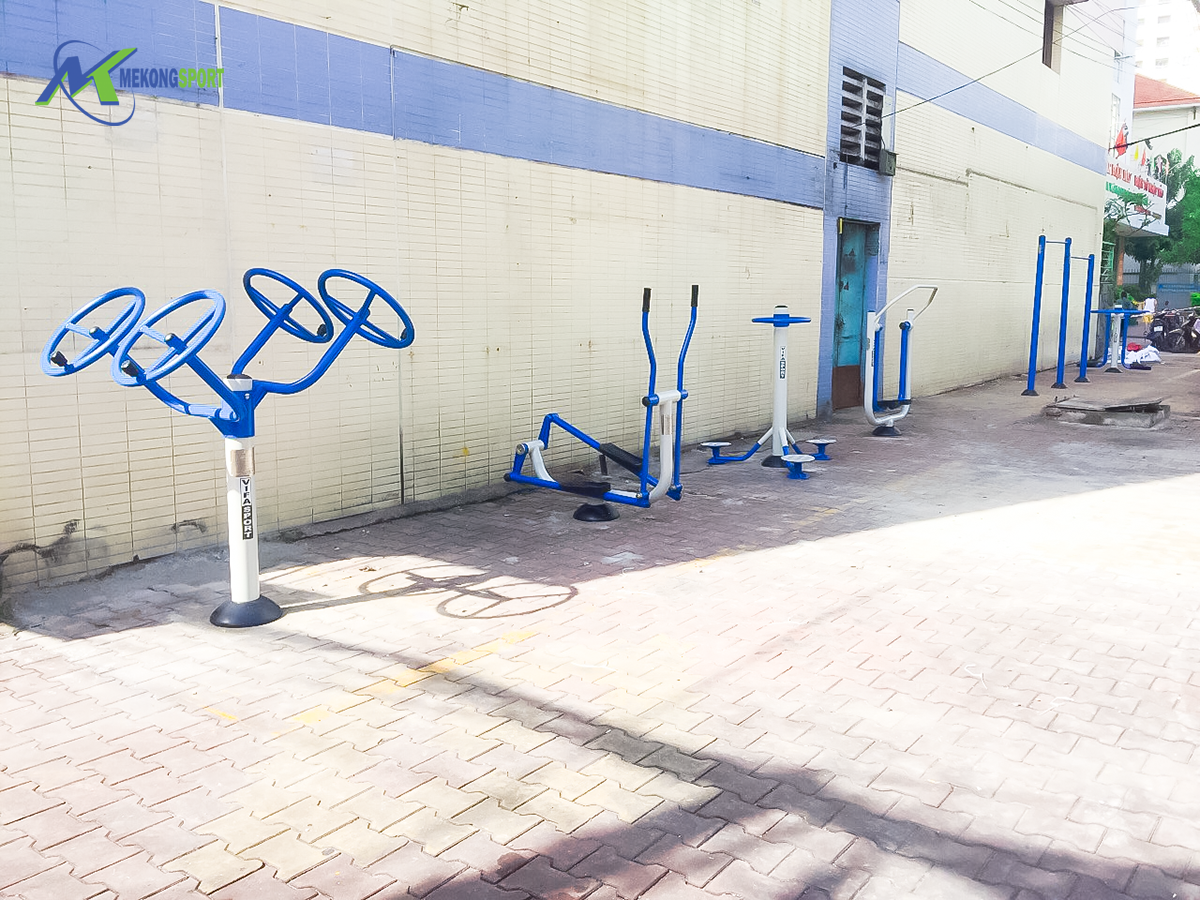 H6Ms dung cu the duc ngoai troi%203