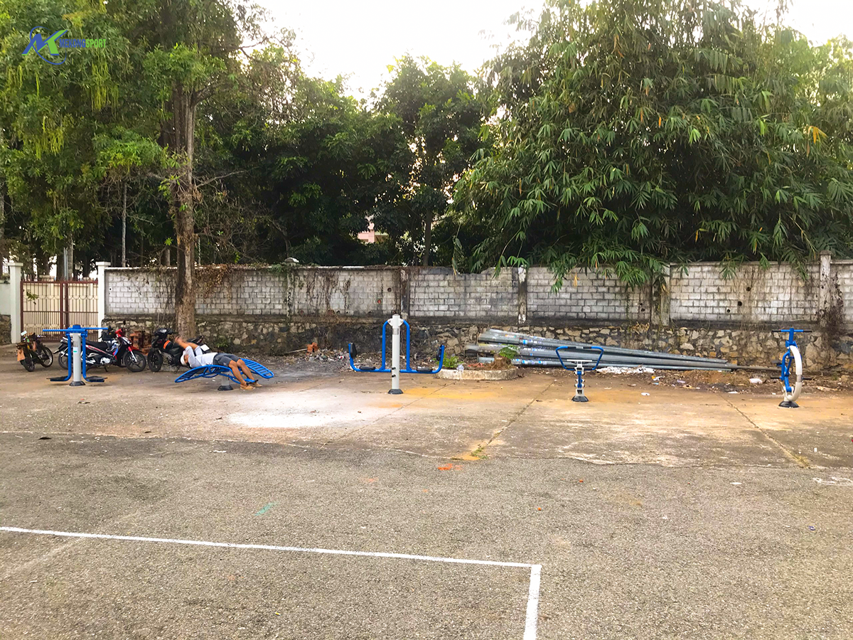 JpnU thiet bi the thao cong vien%208