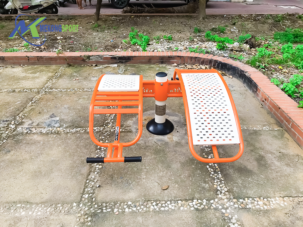 Mx5v may tap the thao ngoai troi%204