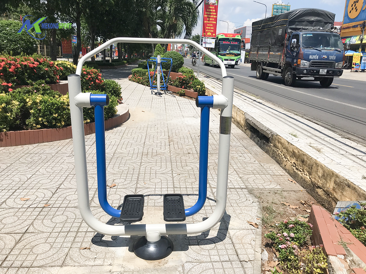 P48U thiet bi cong vien%204