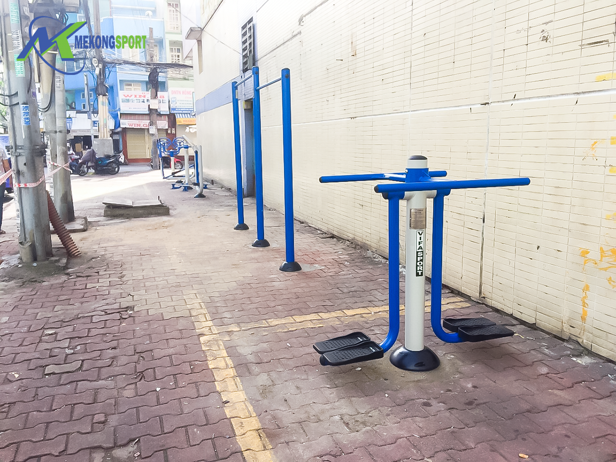 PQ4D dung cu the duc ngoai troi