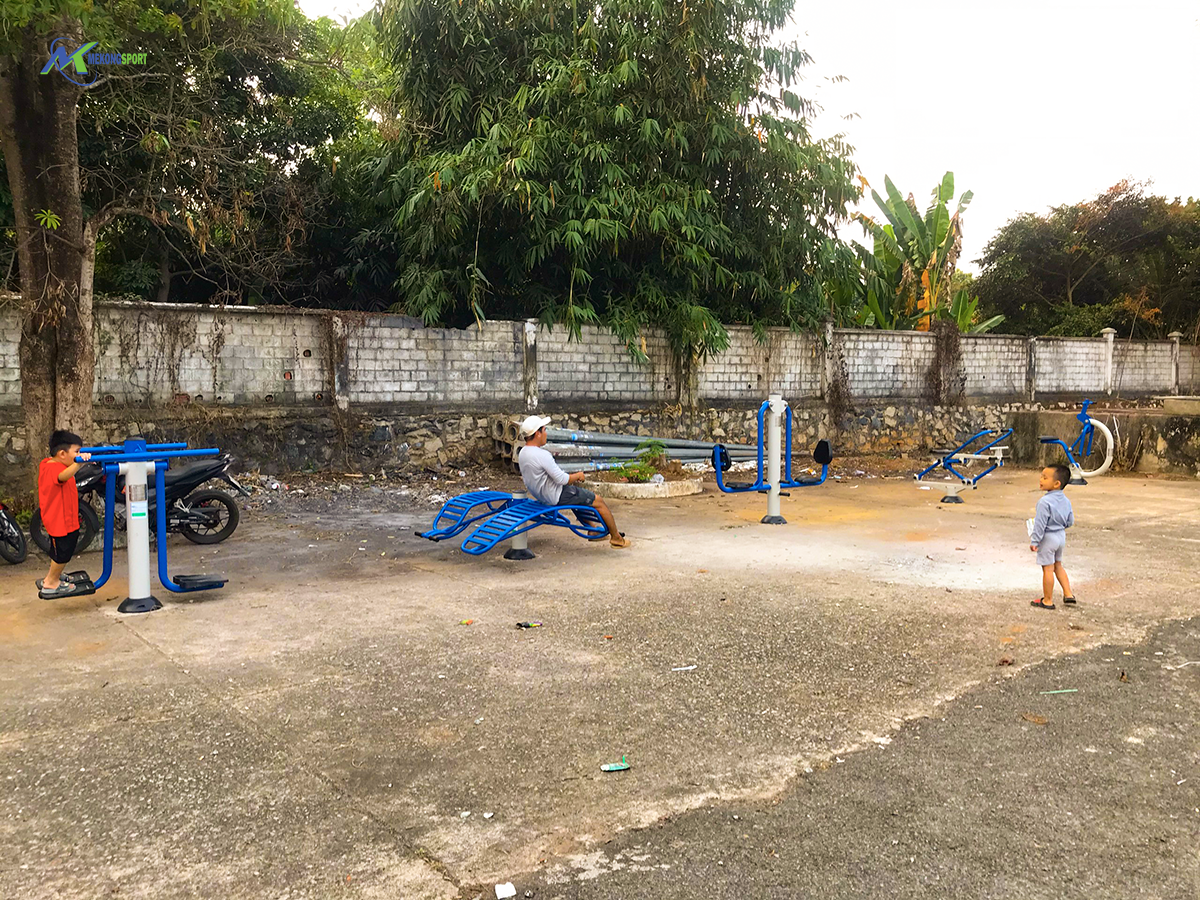 QPcu thiet bi the thao cong vien%209