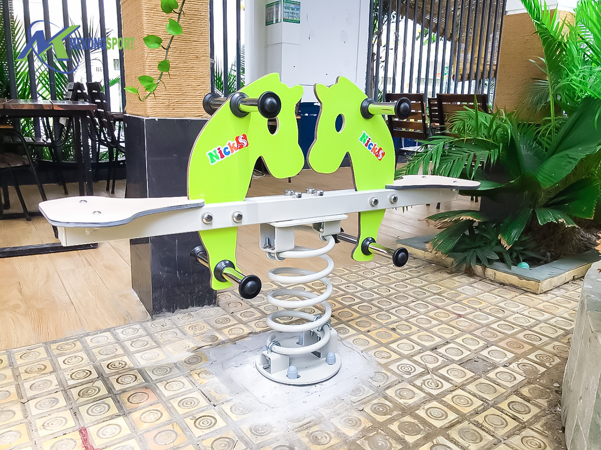 R3ve cum tro choi tre em