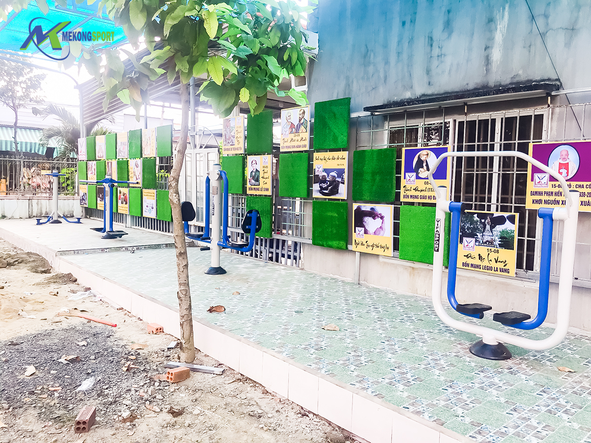 SzgA thiet bi the duc ngoai troi 3