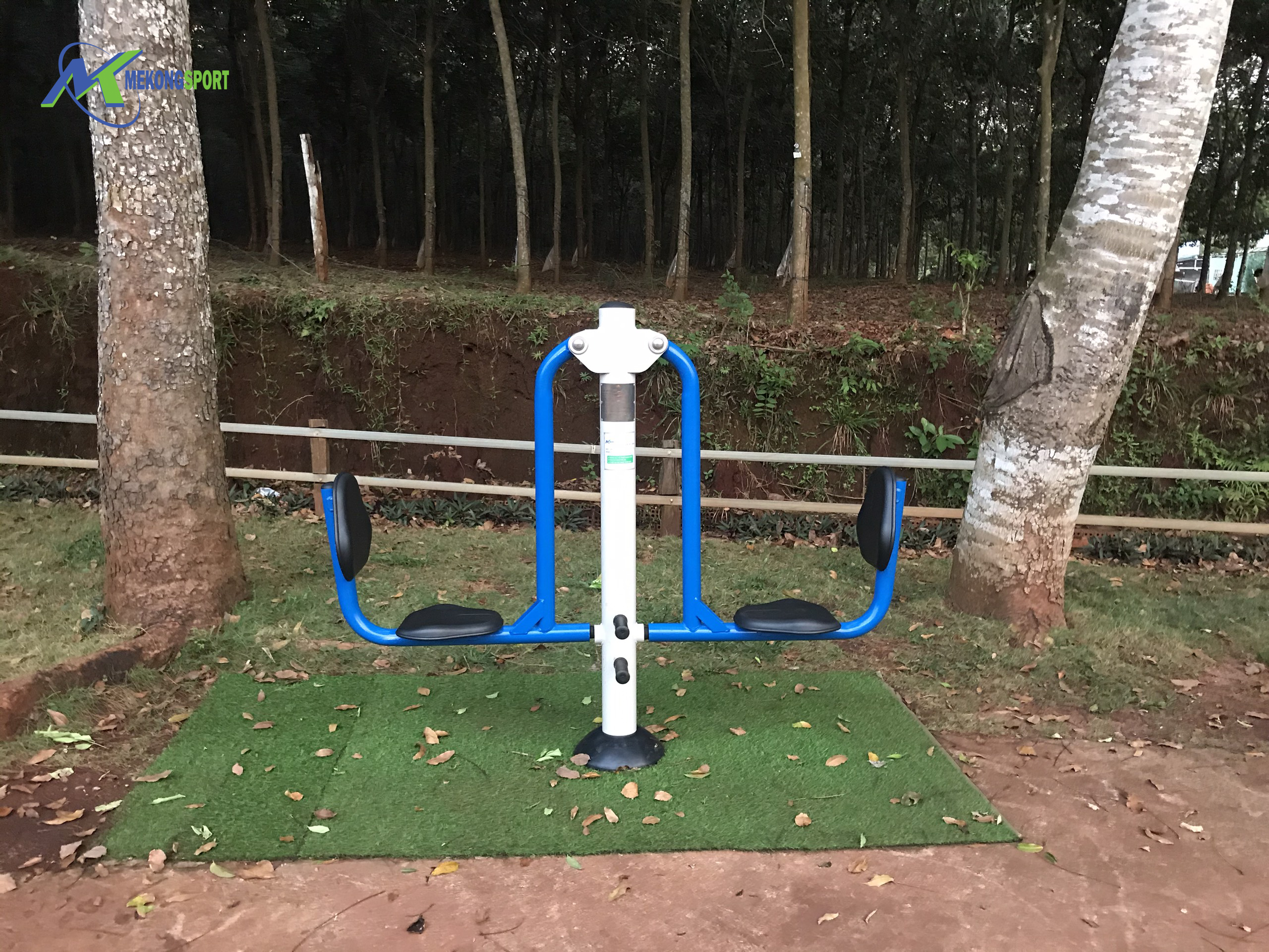 TMBs thiet bi cong vien%207