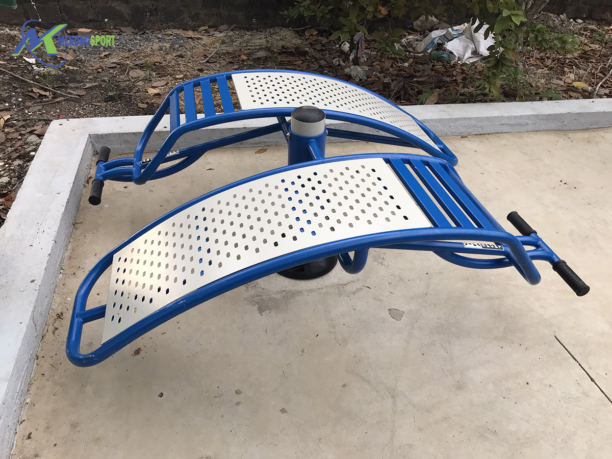 TYrh may tap cong vien%201