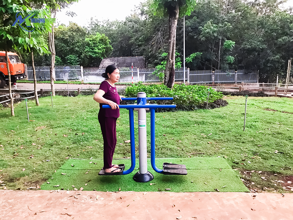 W2nC thiet bi cong vien%2010