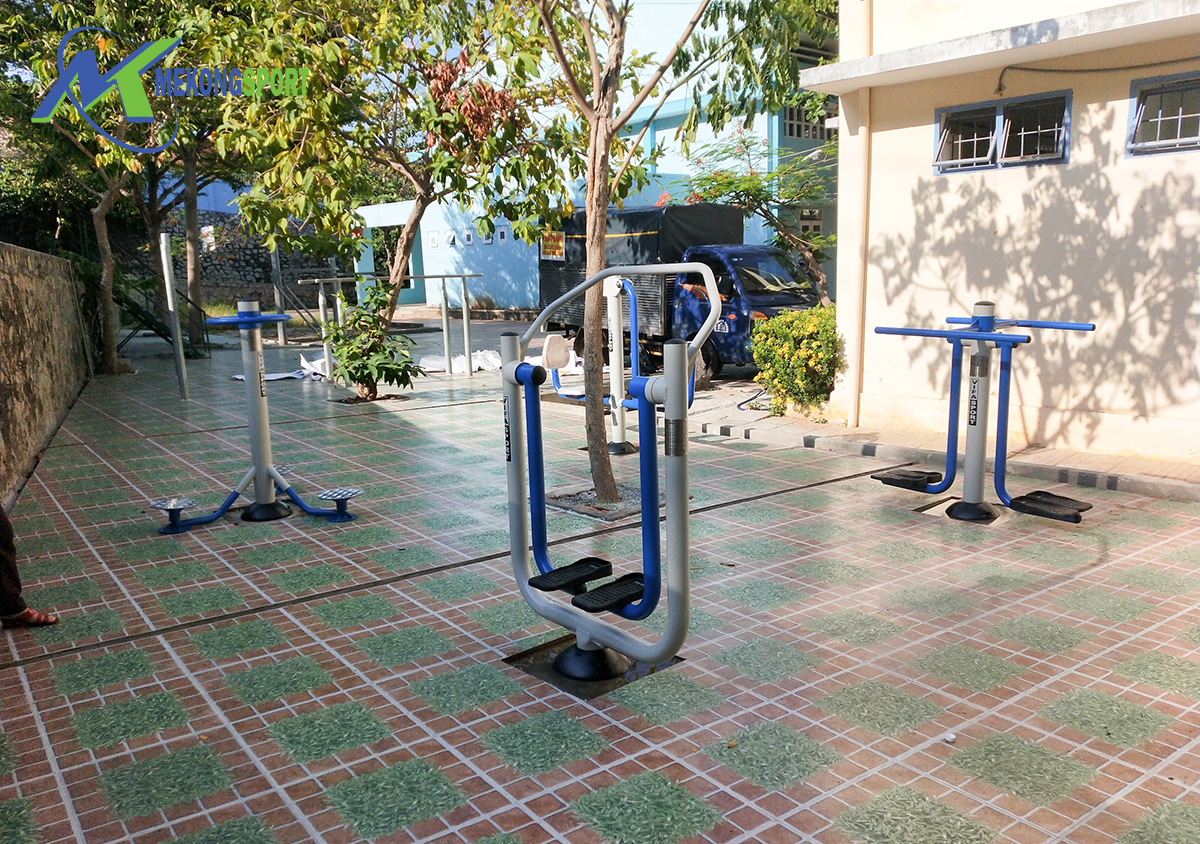 W6Nm may tap the duc ngoai troi truong hoc%202