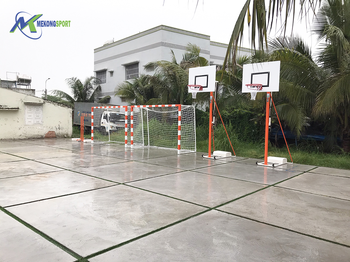 YjYi may tap the duc ngoai troi%206