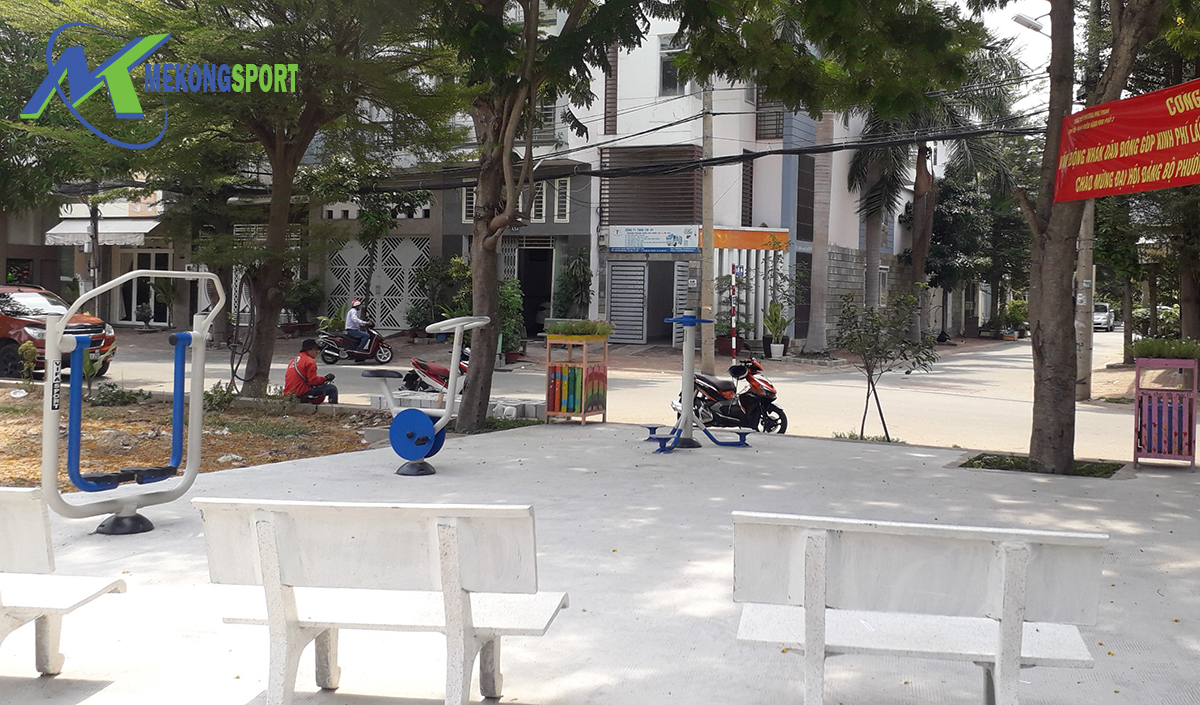 ZTiw thiet bi tap the duc cong vien%201