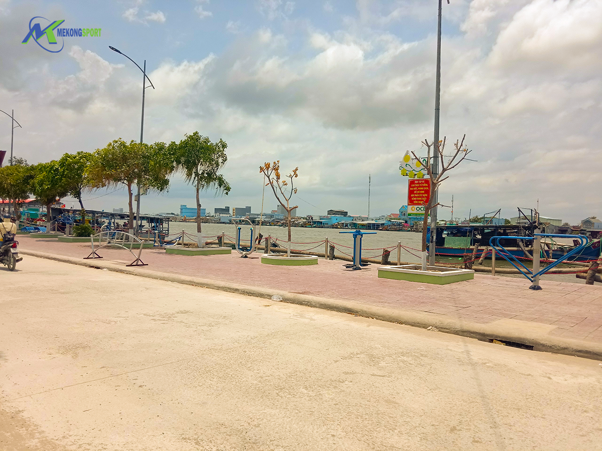 ZpcM thiet bi the thao ngoai troi%2010