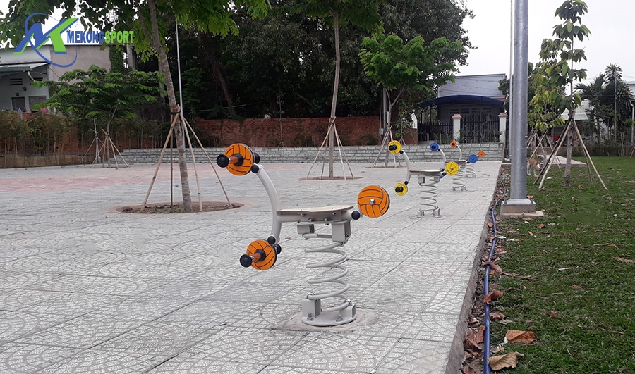 aOXA may tap the thao ngoai troi%206