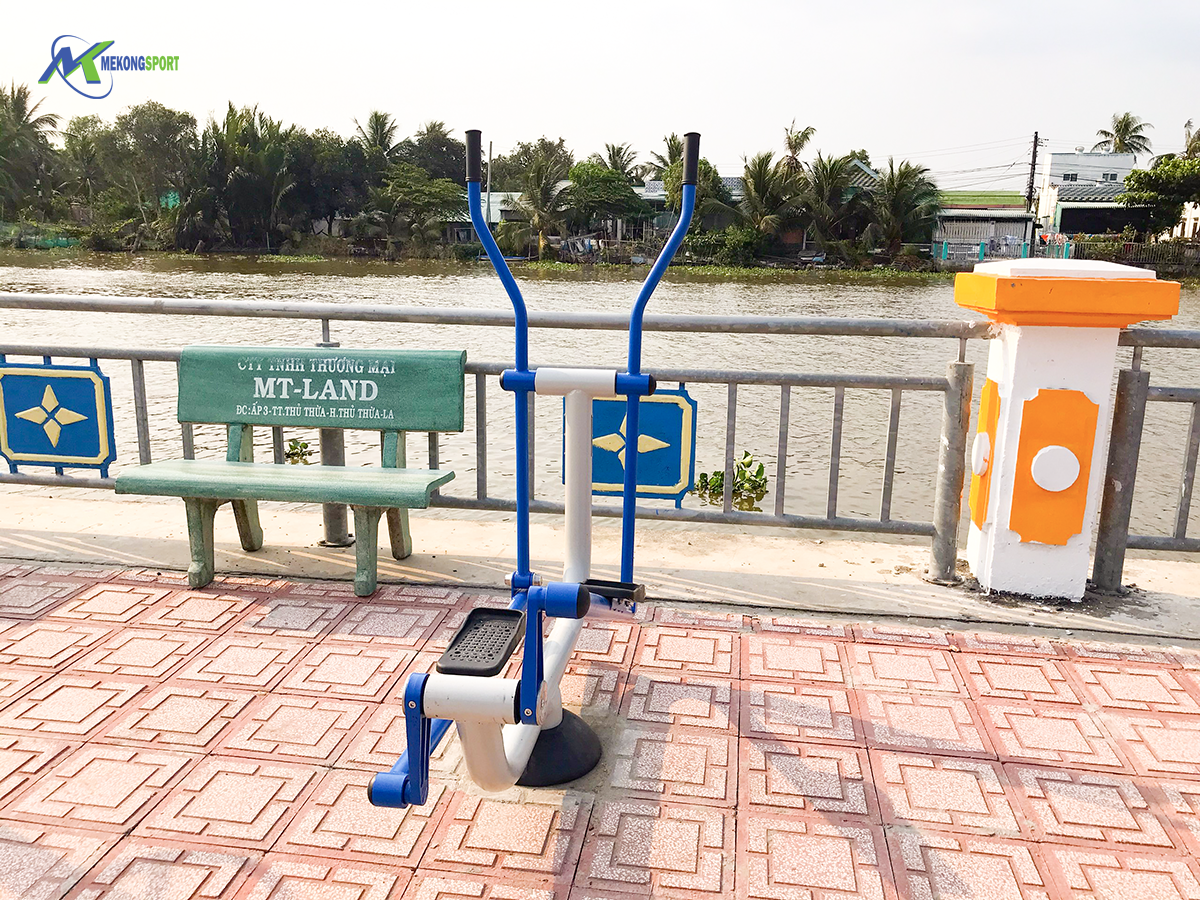 aaPR dung cu cong vien%207