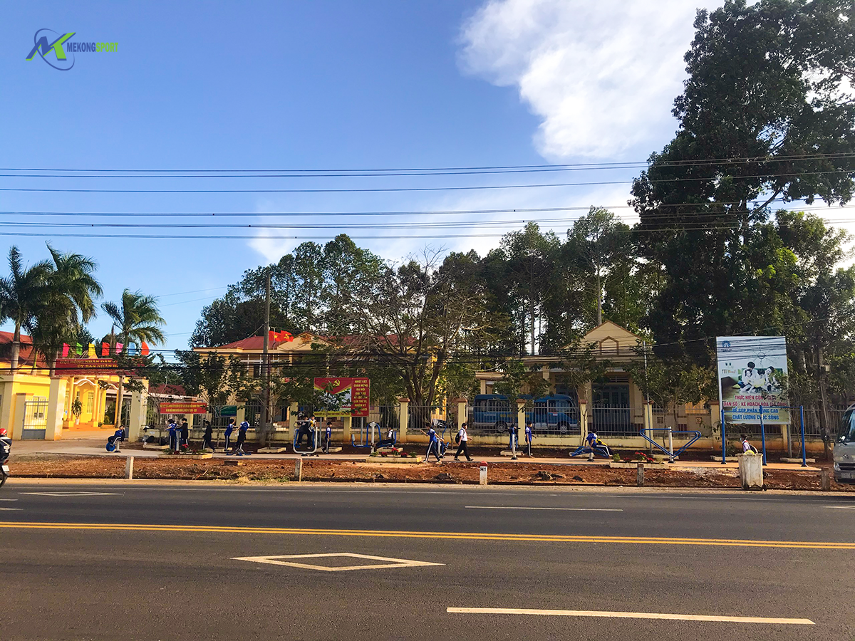 Bình Phước: Máy Tập Công Viên Đến Với Huyện Biên Giới Tiếp Giáp Campuchia – Huyện Lộc Ninh Tỉnh Bình Phước 10 bMv2 thiet bi the duc cong vien%2014