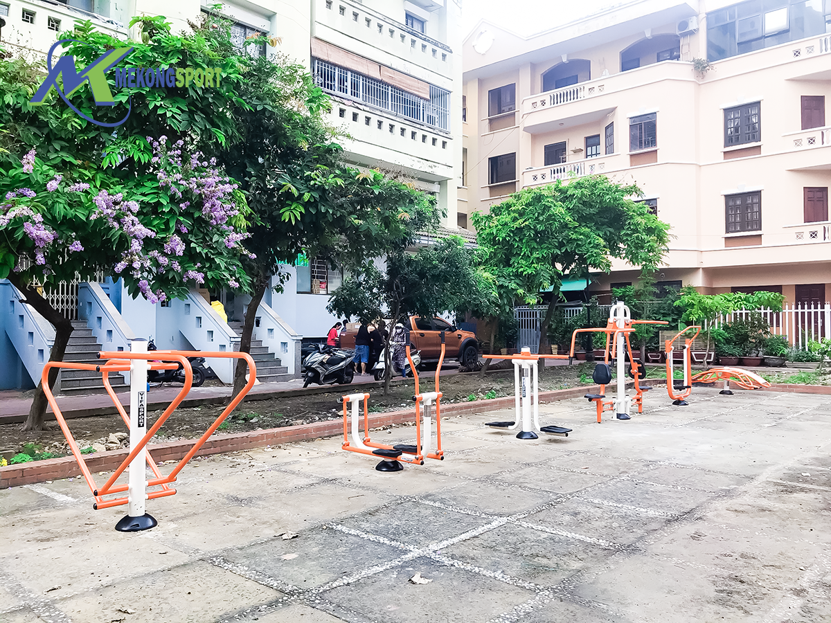 cf1M may tap the thao ngoai troi%209