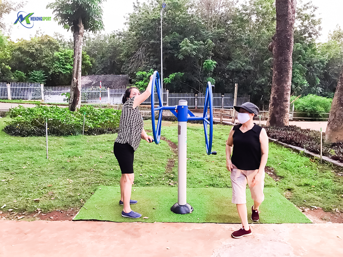 d4lE thiet bi cong vien%206