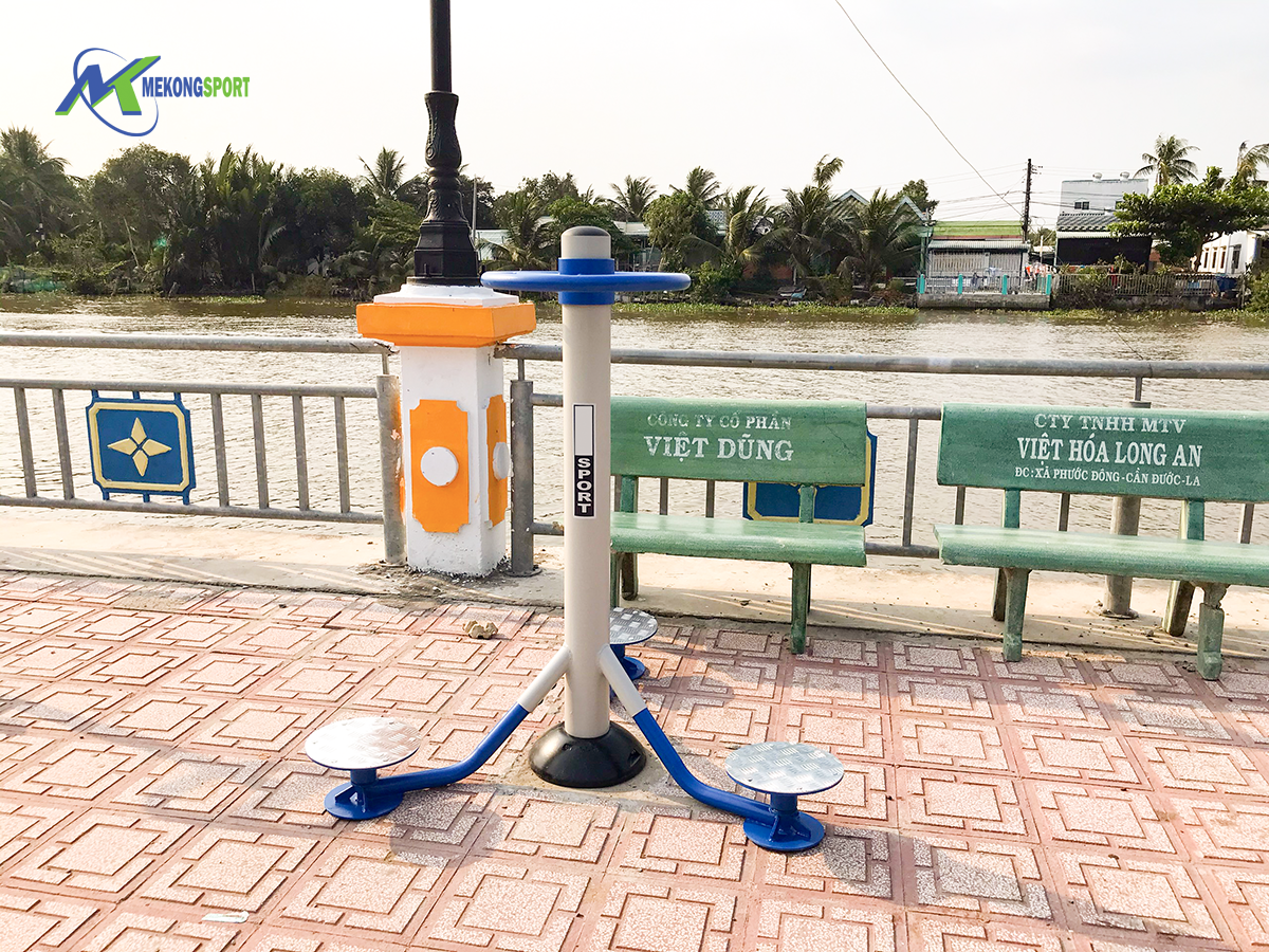 fLIm dung cu cong vien%204