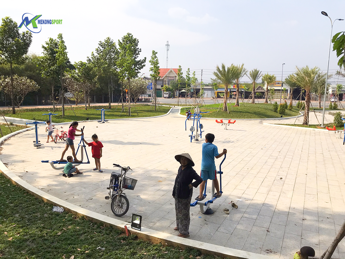 gk9d thiet bi cong vien%208