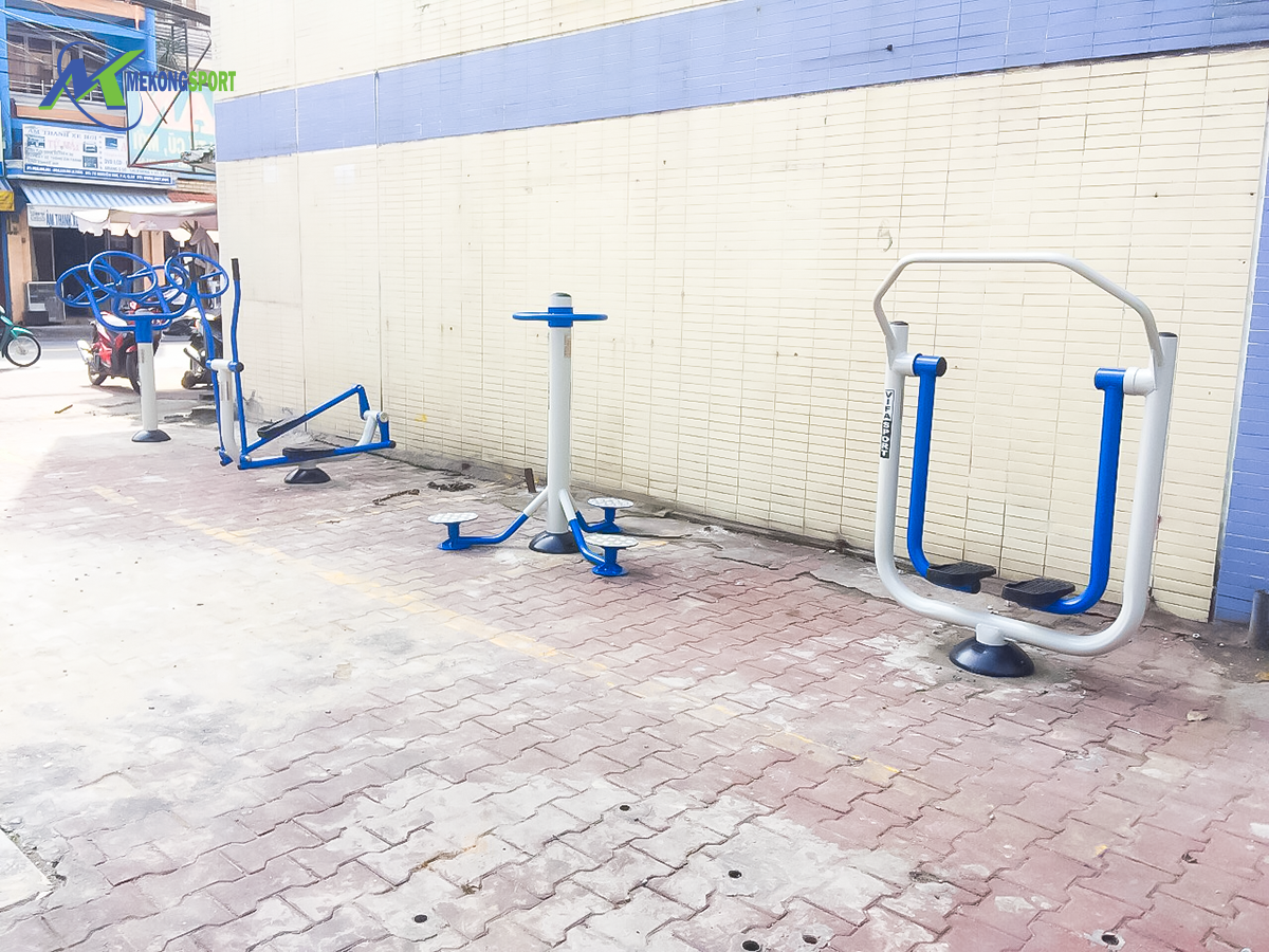 grsU dung cu the duc ngoai troi%204